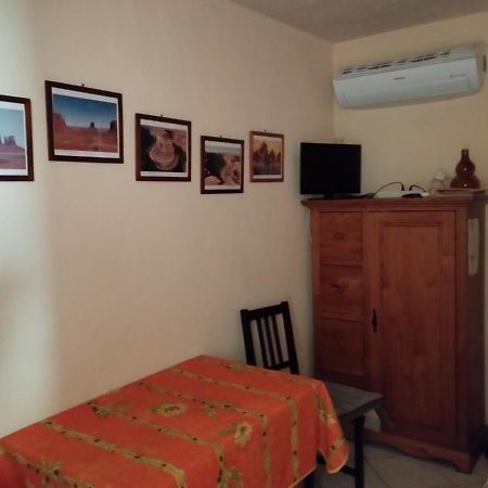 L'Orangette Bed & Breakfast Regusse Bagian luar foto